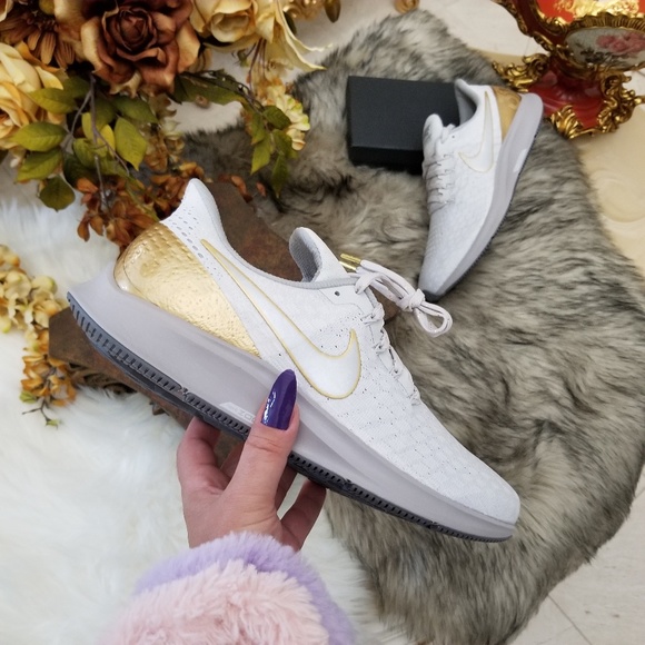 Nike Shoes - Nike Air Zoom Pegasus 35 Premium